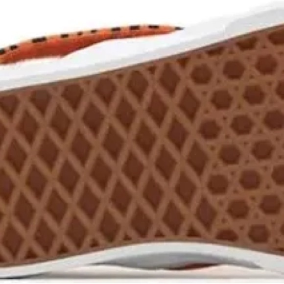 #40❤️ New with tags Vans V tiger shark slip on sneakers - Picture 3 of 10